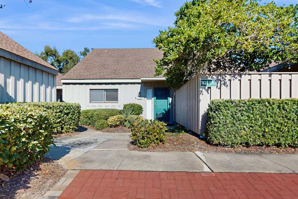 Gated community home with lagoon & pools Near Beaches & Dog Friendly