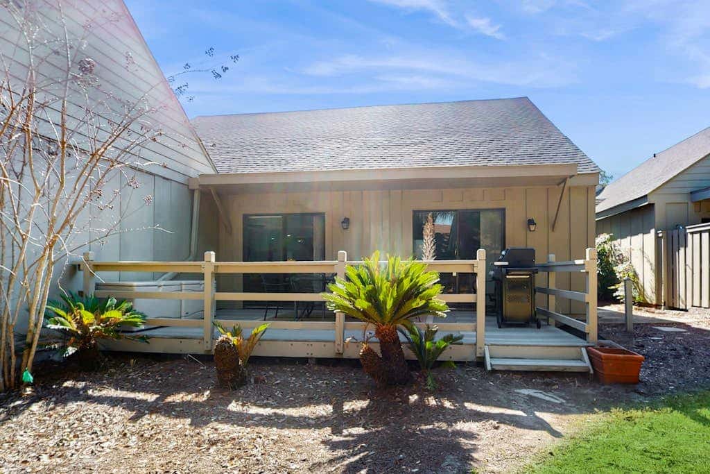 Gated community home with lagoon & pools Near Beaches & Dog Friendly