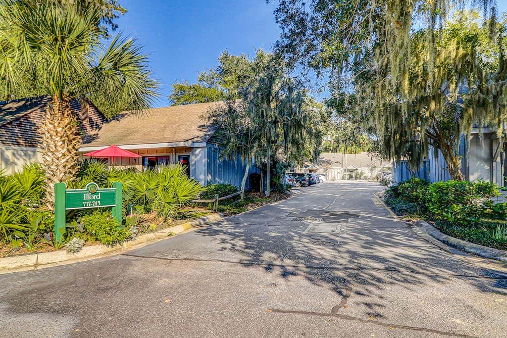 Gated community home with lagoon & pools Near Beaches & Dog Friendly