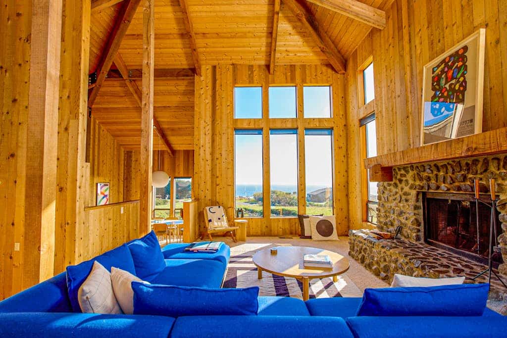 Watch the fog roll in over miles of open ocean. A warm fire and ocean views anchor cozy evenings in. Step outside to a deck in a private courtyard. Room for 6 in this 3-bedroom home. A short walk from Shell Beach tidepools. Your front door opens to Sea Ranch's 50 miles of trails and the wild Sonoma Coast. The ever-changing ocean light fills the home, from golden mornings to fiery sunsets.