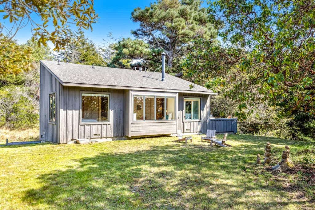 Step off the deck into a cathedral of coastal redwoods on the Sonoma Coast. Soak in the hot tub under a canopy of stars and redwoods. Bring your pup along -- miles of trails are right outside. A cozy 1-bedroom retreat for two. A short walk from the heated community pool. Your front door opens to Sea Ranch's 50 miles of trails and the wild Sonoma Coast. The scent of redwood and salt air mingles on the breeze -- you know you're on the Sonoma Coast.