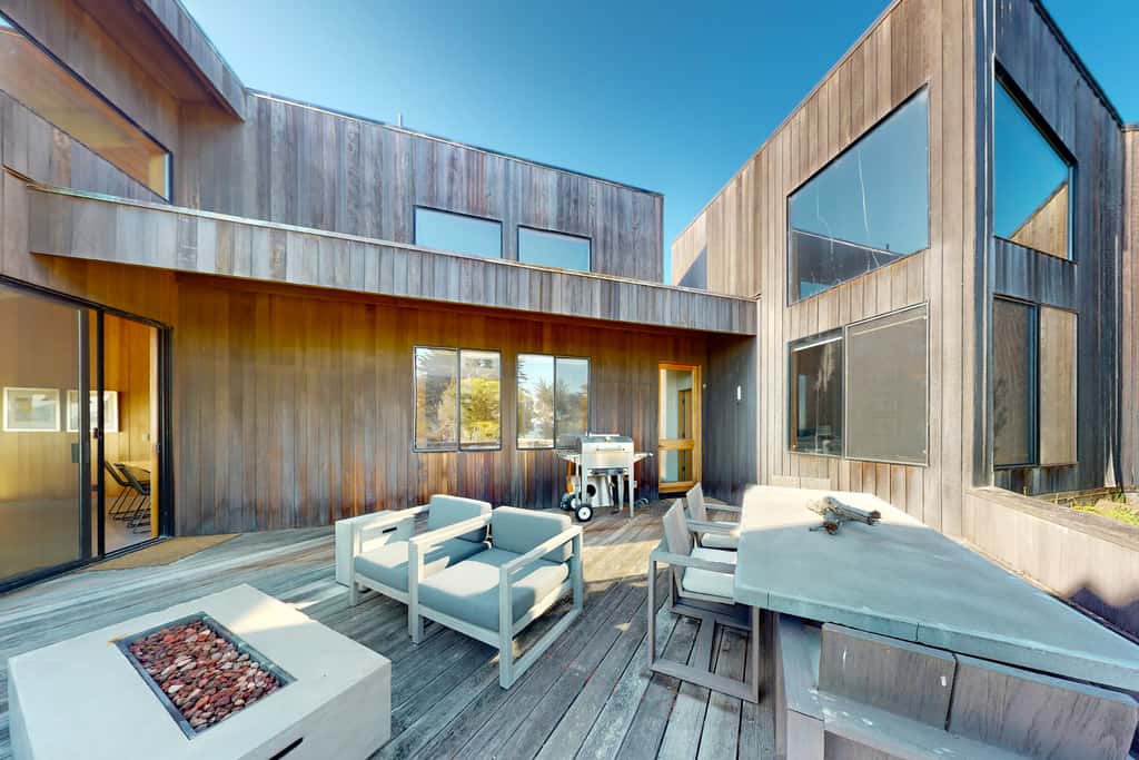 Just Bluffing - Oceanfront home near Shell Beach & Bluff Trail with deck & ocean views