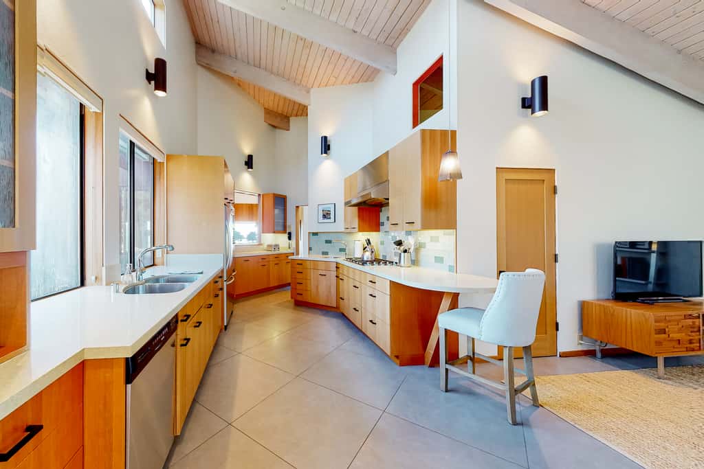 Just Bluffing - Oceanfront home near Shell Beach & Bluff Trail with deck & ocean views