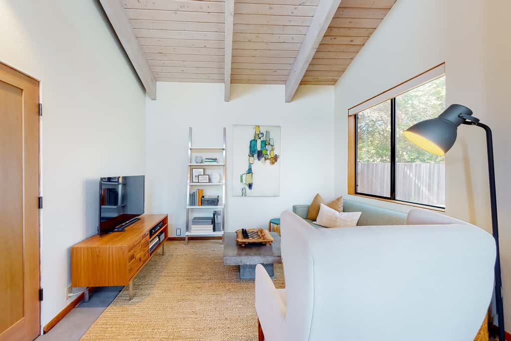 Just Bluffing - Oceanfront home near Shell Beach & Bluff Trail with deck & ocean views