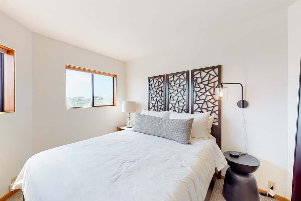 Just Bluffing - Oceanfront home near Shell Beach & Bluff Trail with deck & ocean views