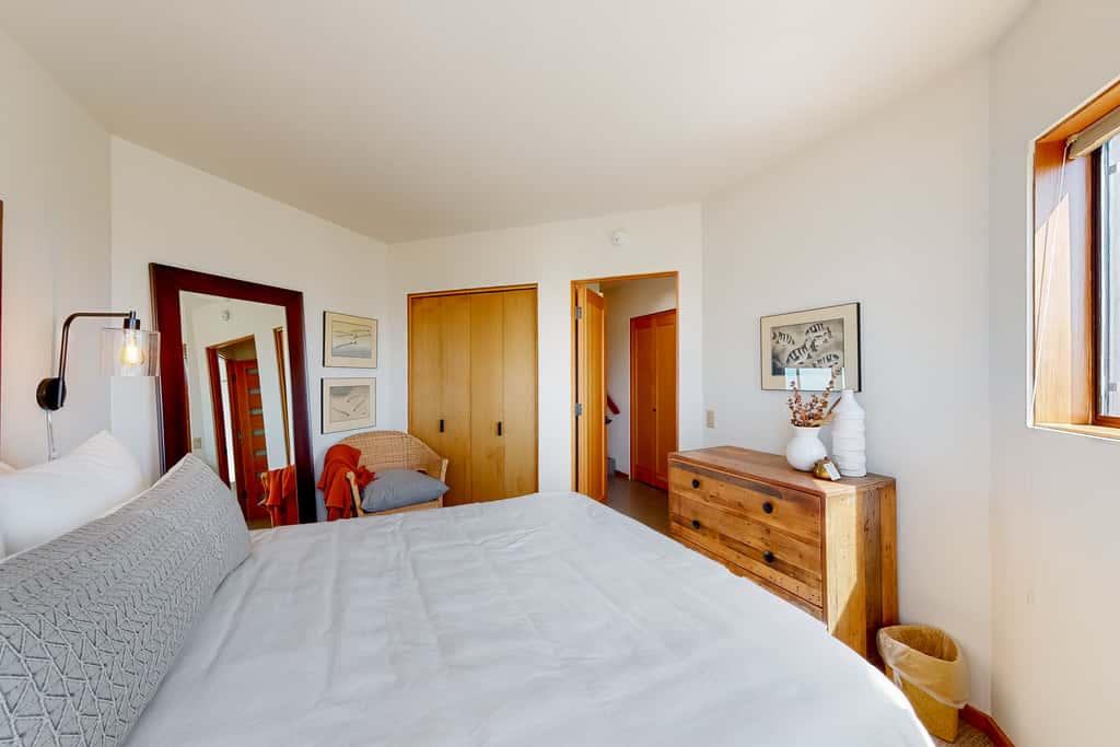 Just Bluffing - Oceanfront home near Shell Beach & Bluff Trail with deck & ocean views