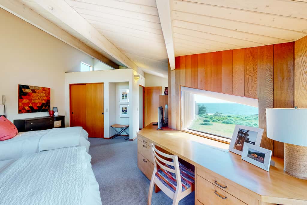 Just Bluffing - Oceanfront home near Shell Beach & Bluff Trail with deck & ocean views