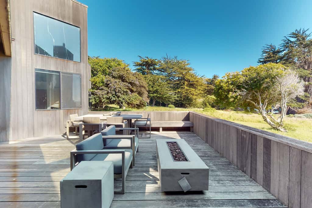 Just Bluffing - Oceanfront home near Shell Beach & Bluff Trail with deck & ocean views