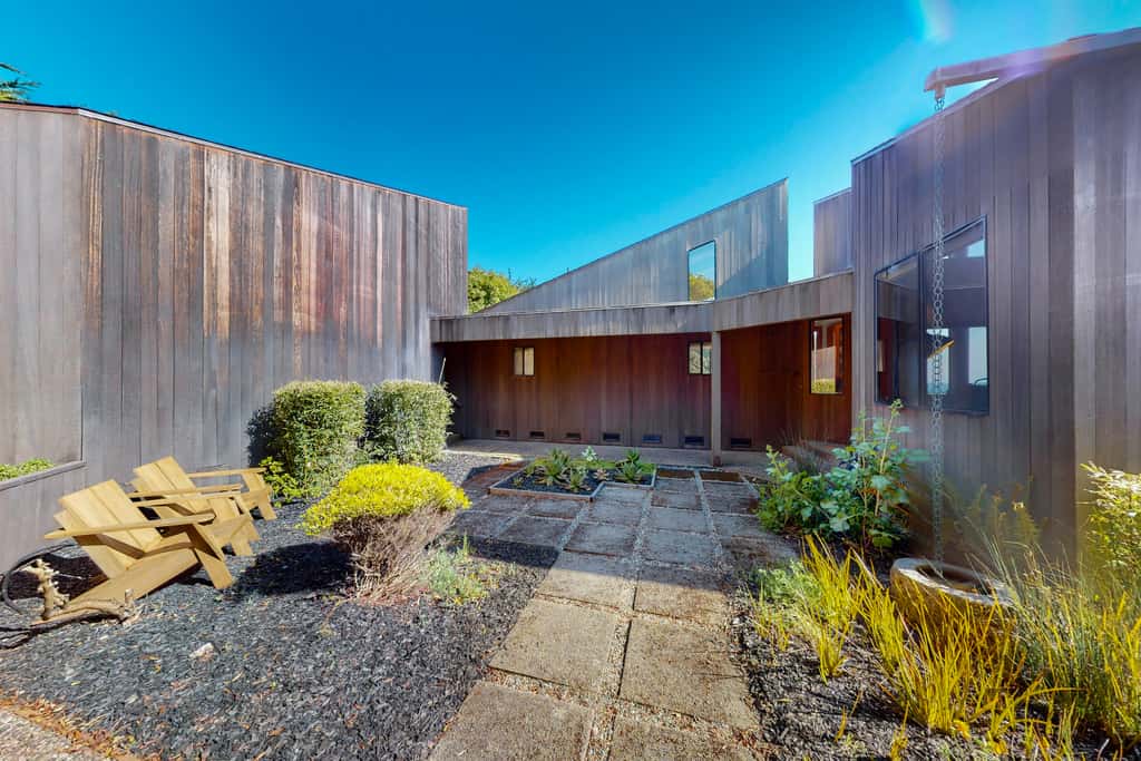 Just Bluffing - Oceanfront home near Shell Beach & Bluff Trail with deck & ocean views