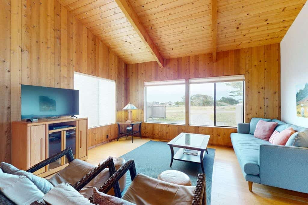 End the day in your private hot tub under the open sky. Bring your pup—dogs love the bluff trails here. Room for 4 in this 2-bedroom home. Sea Ranch’s heated pools, saunas, tennis, pickleball, and The Lodge are a short drive away when you want a swim, time on the courts, or a night out. You’ll catch distant ocean views from the living room and primary bedroom—a quiet reminder the Pacific is close. Architecture, nature, and the Sonoma Coast—Sea Ranch has it all.