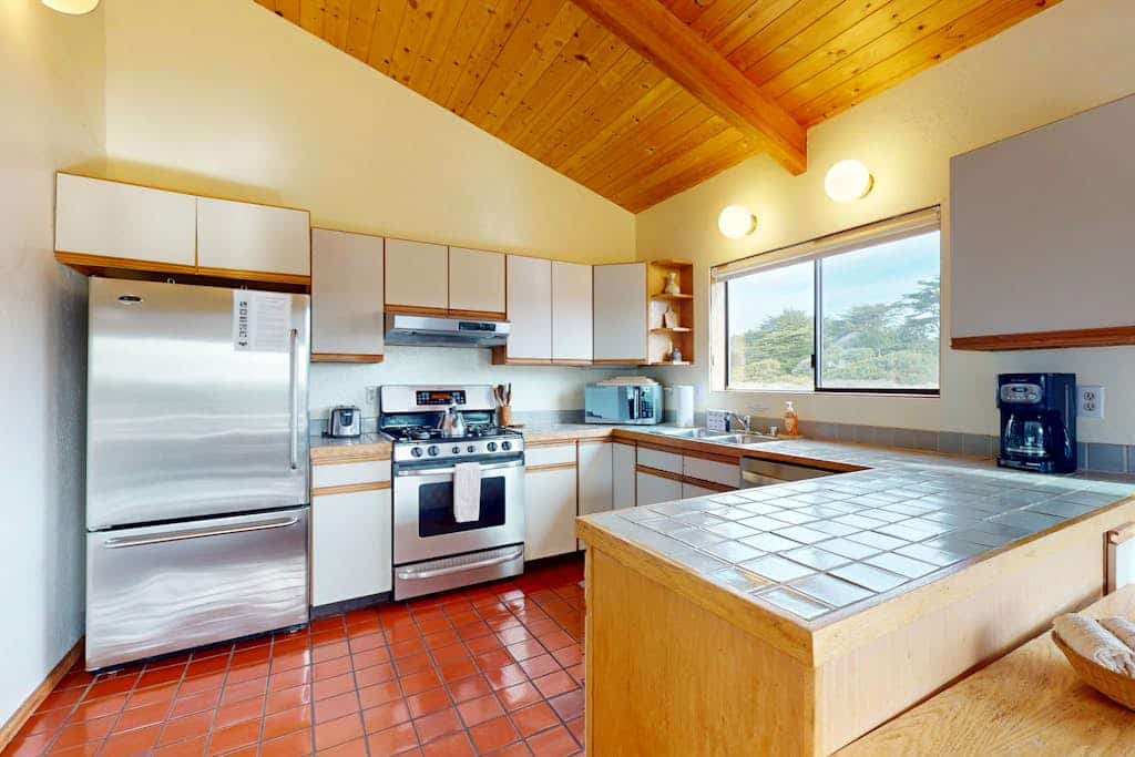 End the day in your private hot tub under the open sky. Bring your pup—dogs love the bluff trails here. Room for 4 in this 2-bedroom home. Sea Ranch’s heated pools, saunas, tennis, pickleball, and The Lodge are a short drive away when you want a swim, time on the courts, or a night out. You’ll catch distant ocean views from the living room and primary bedroom—a quiet reminder the Pacific is close. Architecture, nature, and the Sonoma Coast—Sea Ranch has it all.