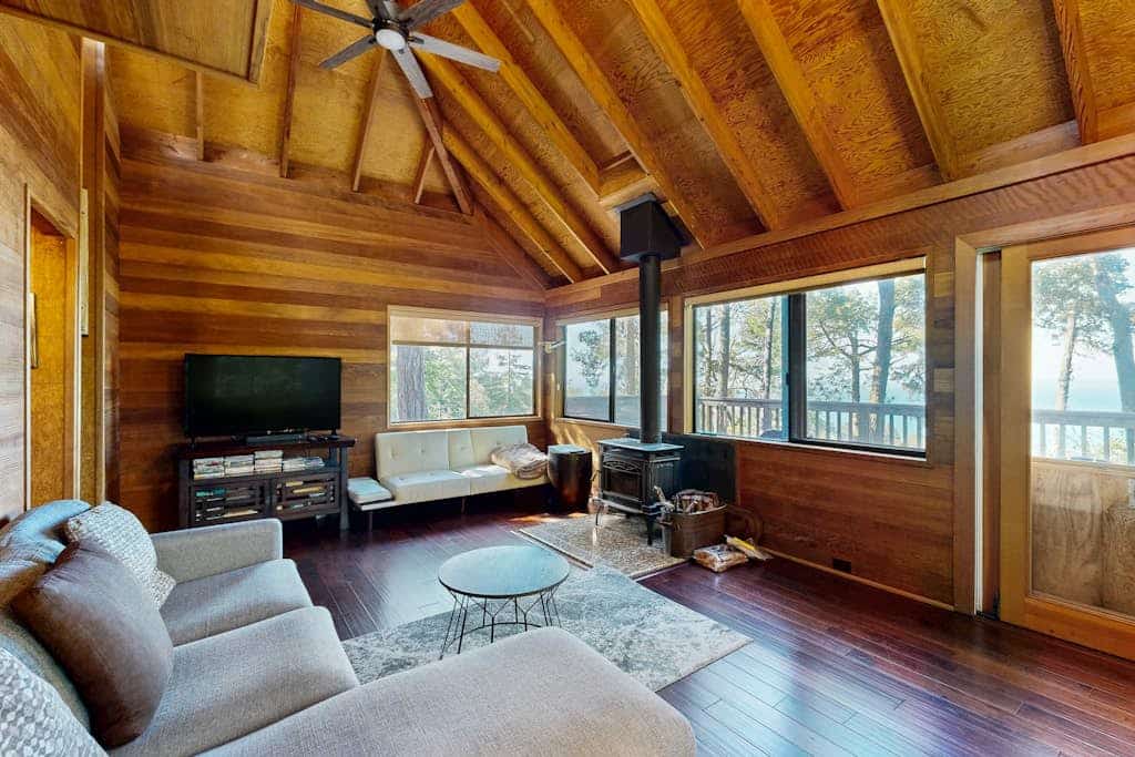 Open the curtains to the Pacific -- this Sea Ranch home offers ocean views from the living room. Soak in the hot tub as the sun dips below the Pacific. Step outside to a deck overlooking the ocean. Room for 4 in this 1-bedroom home.The Sea Ranch Lodge is a short drive away. Miles of bluff-top trails and hidden beaches are yours to explore. On still nights the stars are overwhelming -- no city light for miles in any direction.