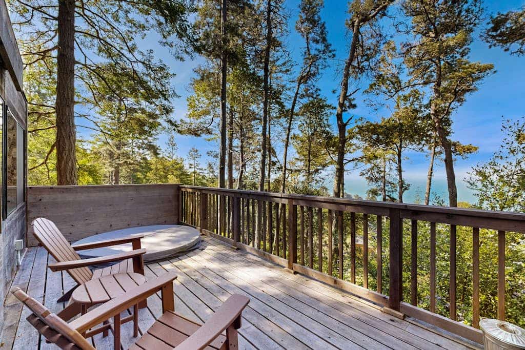 Open the curtains to the Pacific -- this Sea Ranch home offers ocean views from the living room. Soak in the hot tub as the sun dips below the Pacific. Step outside to a deck overlooking the ocean. Room for 4 in this 1-bedroom home.The Sea Ranch Lodge is a short drive away. Miles of bluff-top trails and hidden beaches are yours to explore. On still nights the stars are overwhelming -- no city light for miles in any direction.