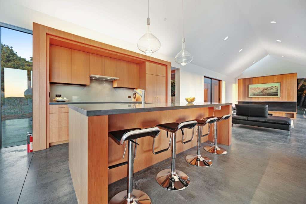 Panoramic ocean views greet you from the moment you walk through the door. End the day in your private hot tub with the ocean as your soundtrack. Warm up in the community sauna after a brisk beach walk. Room for 6 in this 2-bedroom home. Sea Ranch community pools, tennis courts, and the Lodge are nearby. Architecture, nature, and the Pacific -- Sky Fall at Sea Ranch has it all. Watch the fog roll in from the deck as the coastline disappears and reappears like magic.