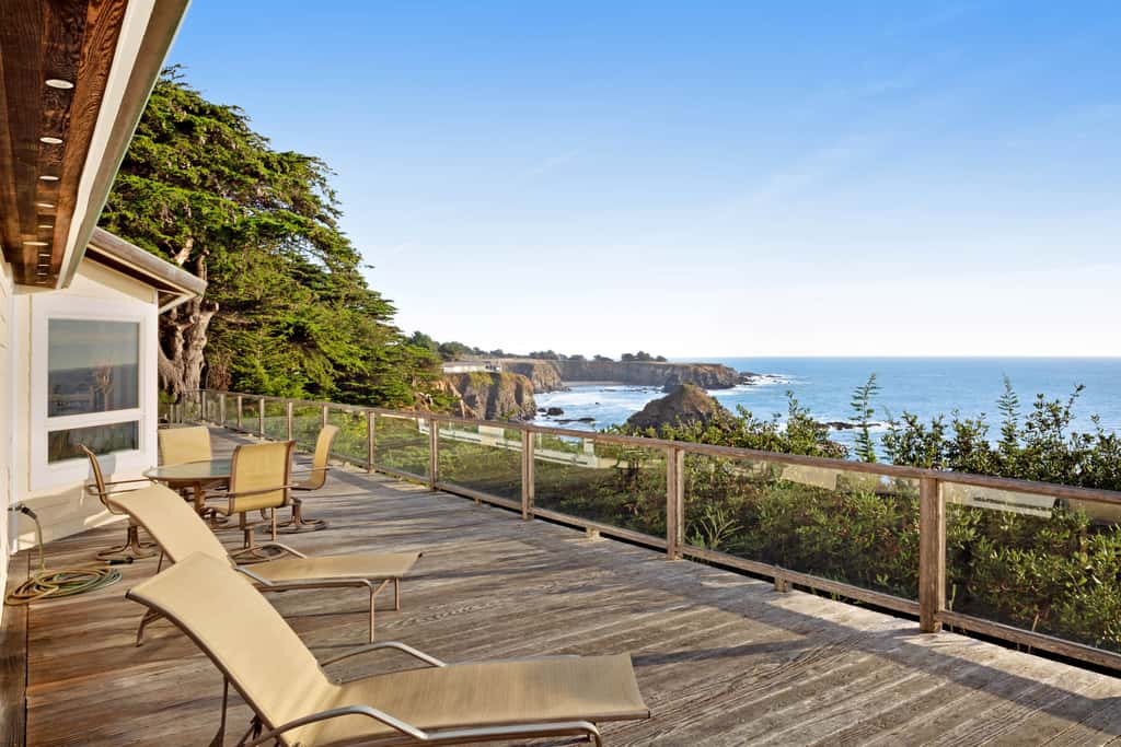 The Cliff House - Oceanfront home with private hot tub and views