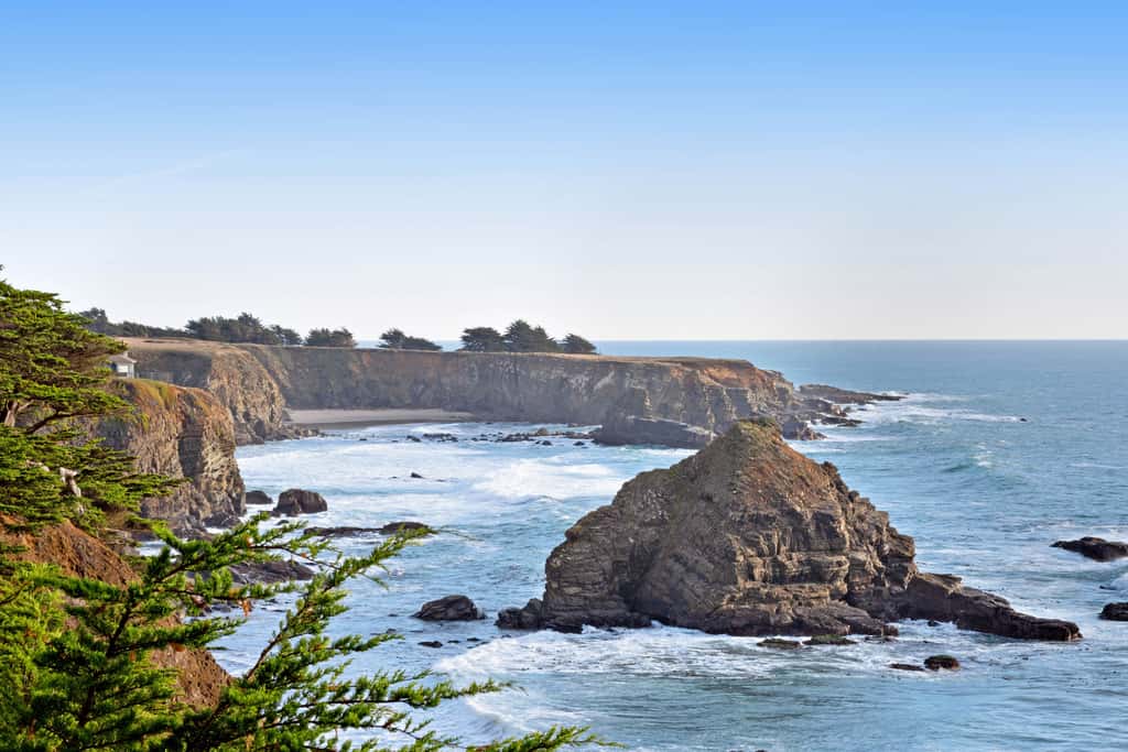 The Cliff House - Oceanfront home with private hot tub and views