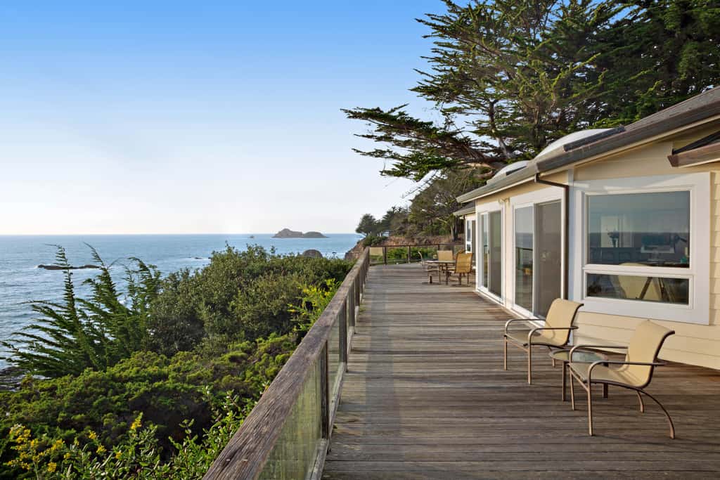 The Cliff House - Oceanfront home with private hot tub and views