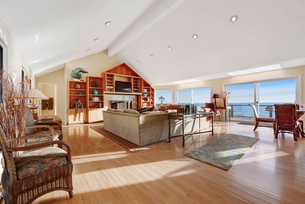Salt spray, crashing waves, and a front-row seat to the Pacific -- welcome to the Sonoma Coast. End the day in your private hot tub with the ocean as your soundtrack. A warm fire and ocean views anchor cozy evenings in. Room for 4 in this 2-bedroom home. Walk to local restaurants. River access and Gualala Point Regional Park are a short drive away. Art galleries, river trails, and the wild Pacific are all within reach.