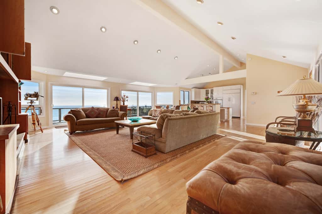 The Cliff House - Oceanfront home with private hot tub and views