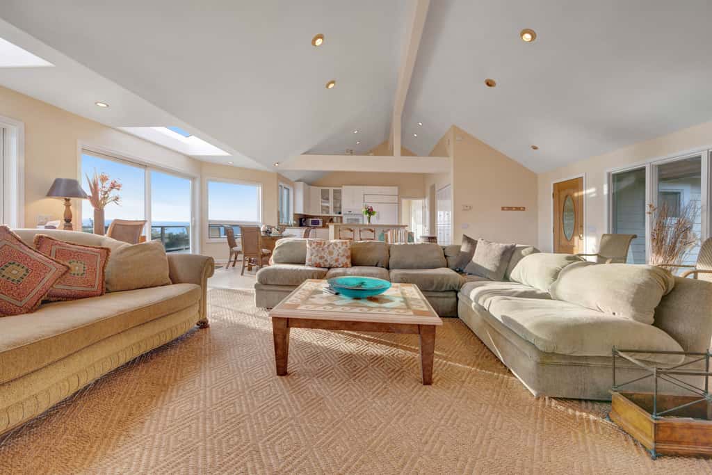 The Cliff House - Oceanfront home with private hot tub and views