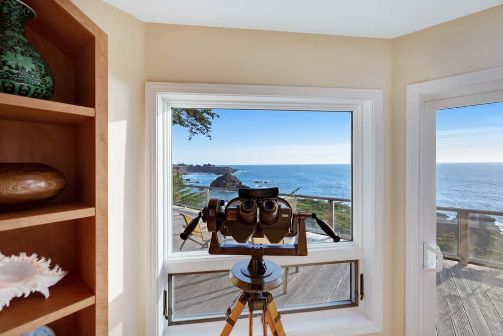The Cliff House - Oceanfront home with private hot tub and views