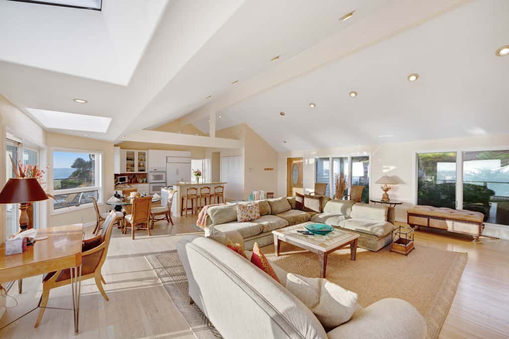 The Cliff House - Oceanfront home with private hot tub and views