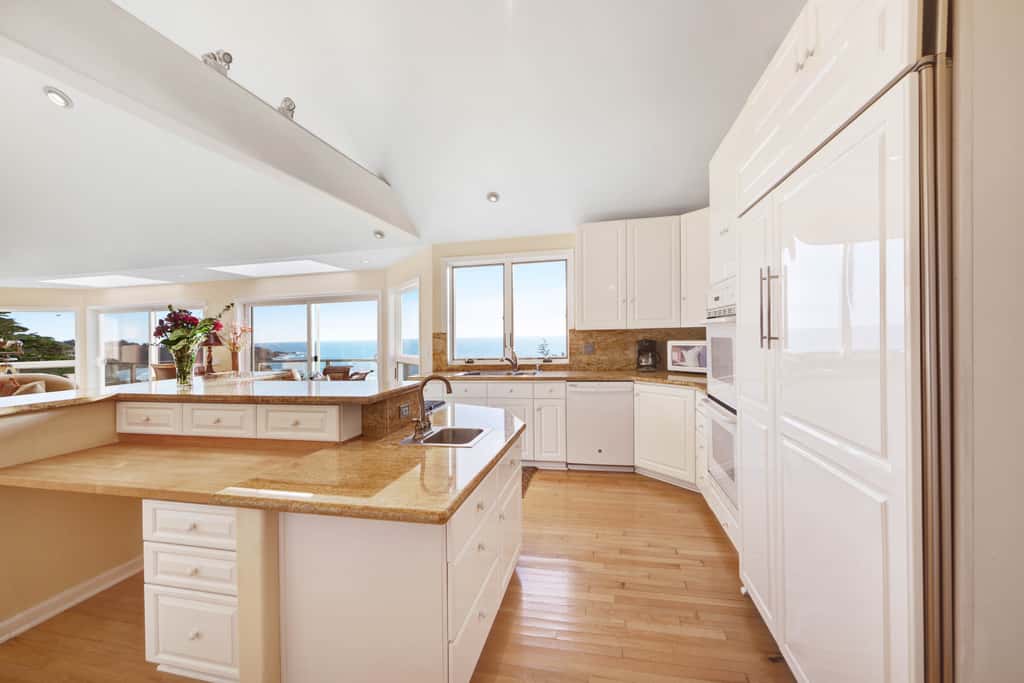 The Cliff House - Oceanfront home with private hot tub and views