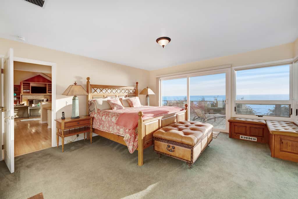 The Cliff House - Oceanfront home with private hot tub and views