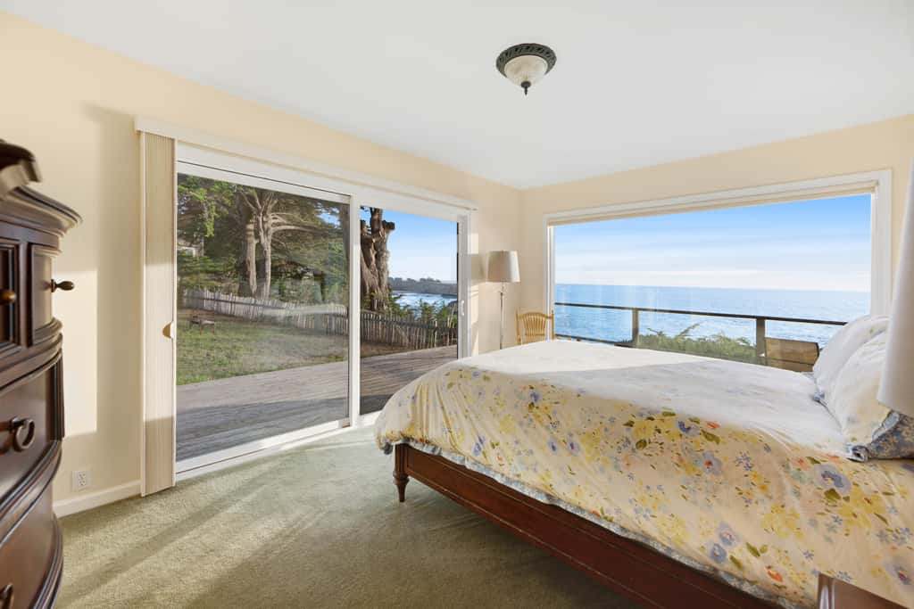 The Cliff House - Oceanfront home with private hot tub and views