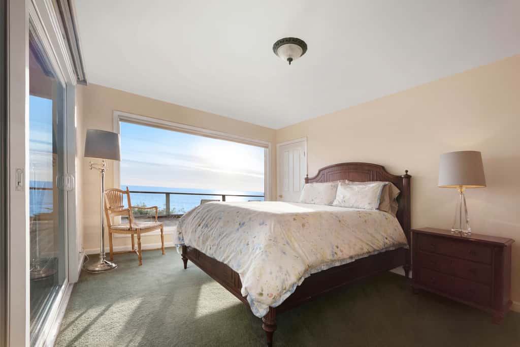 The Cliff House - Oceanfront home with private hot tub and views