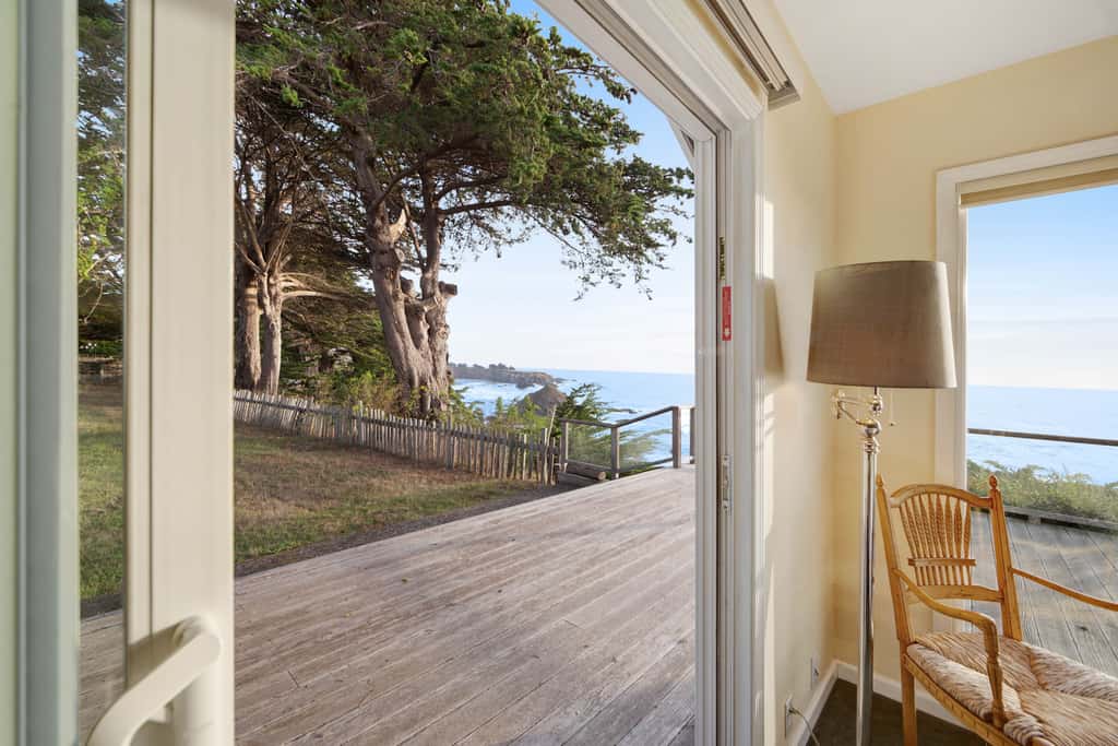 The Cliff House - Oceanfront home with private hot tub and views