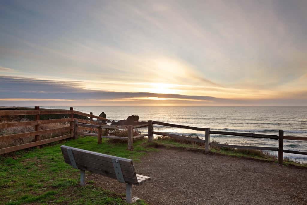 The Cliff House - Oceanfront home with private hot tub and views