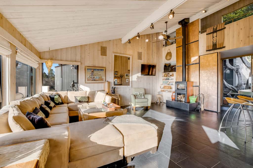 Eurella Estate - Esherick-designed home with private hot tub near Black Point, dogs welcome