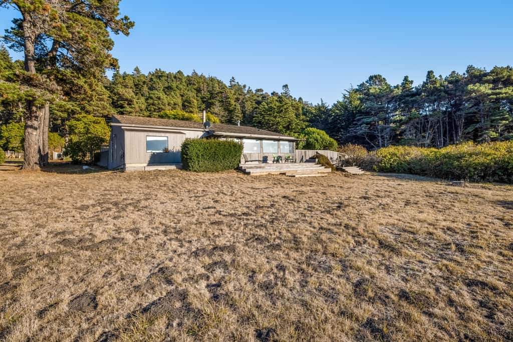 Eurella Estate - Esherick-designed home with private hot tub near Black Point, dogs welcome