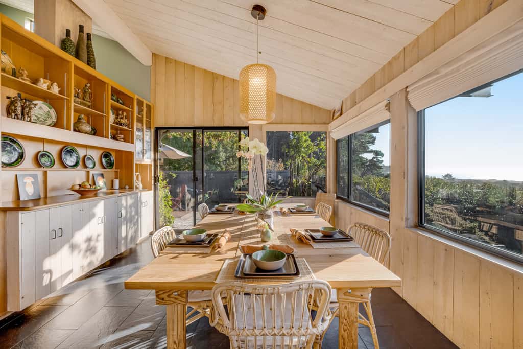 Eurella Estate - Esherick-designed home with private hot tub near Black Point, dogs welcome