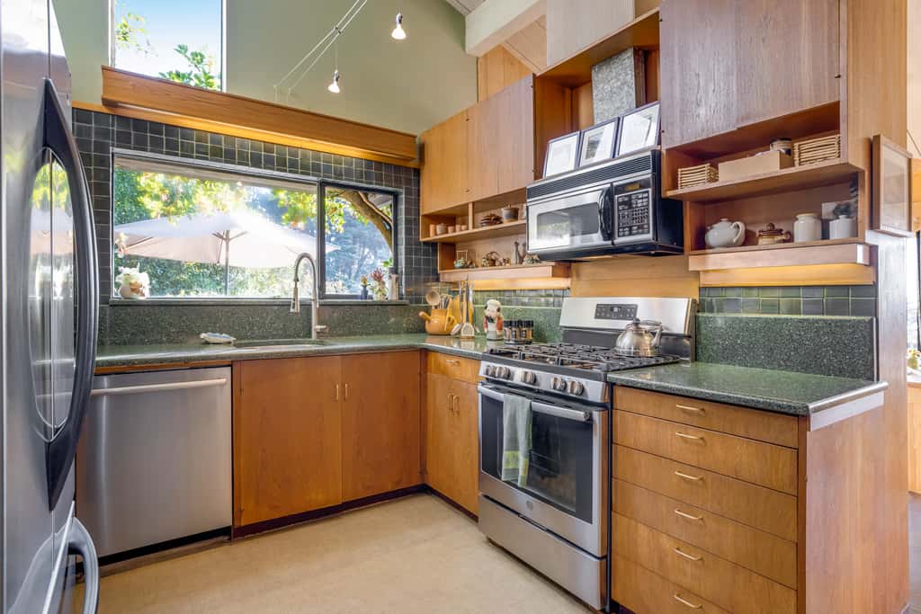 Eurella Estate - Esherick-designed home with private hot tub near Black Point, dogs welcome