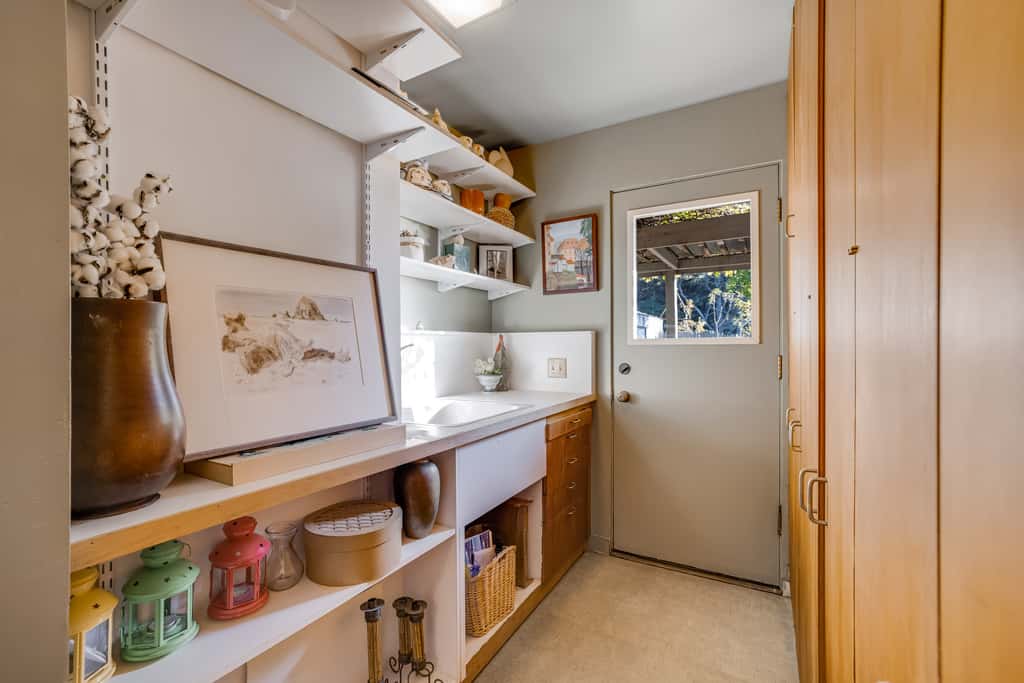Eurella Estate - Esherick-designed home with private hot tub near Black Point, dogs welcome