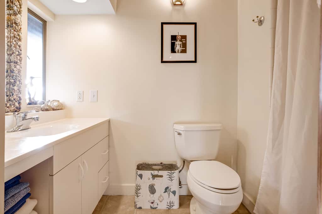 Eurella Estate - Esherick-designed home with private hot tub near Black Point, dogs welcome