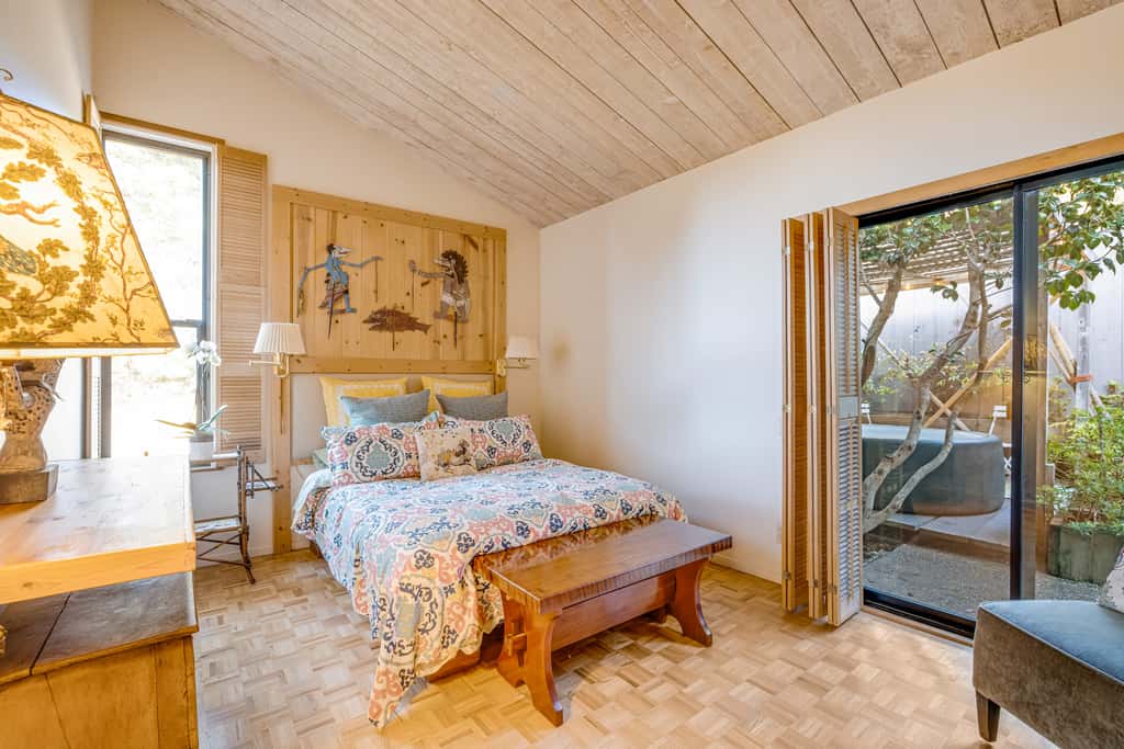 Eurella Estate - Esherick-designed home with private hot tub near Black Point, dogs welcome