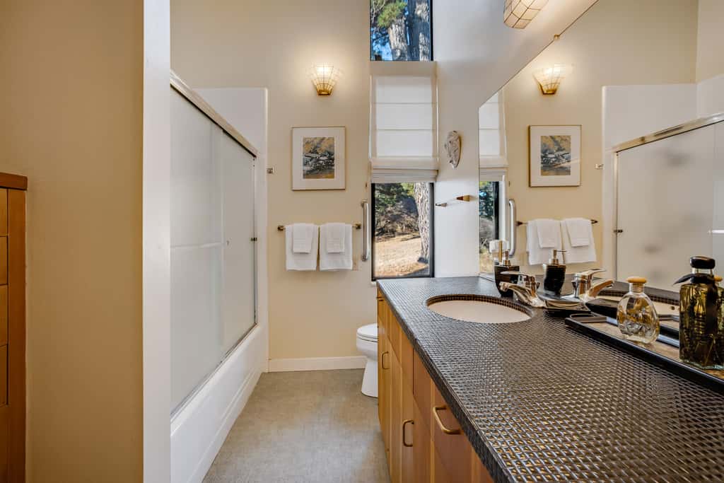 Eurella Estate - Esherick-designed home with private hot tub near Black Point, dogs welcome