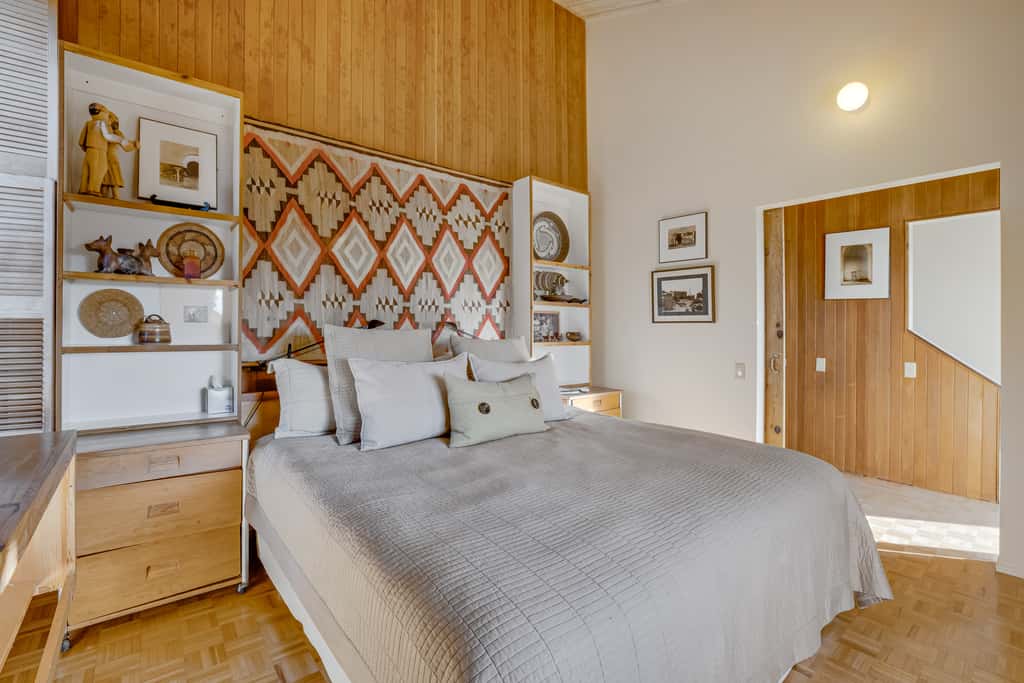 Eurella Estate - Esherick-designed home with private hot tub near Black Point, dogs welcome