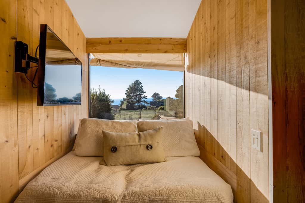 Eurella Estate - Esherick-designed home with private hot tub near Black Point, dogs welcome