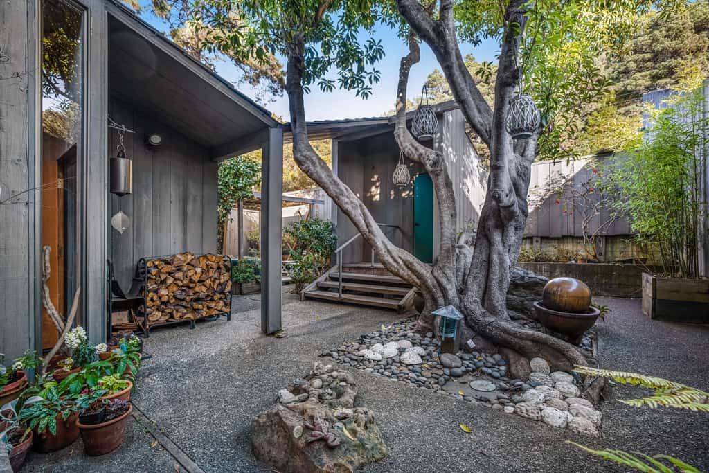 Eurella Estate - Esherick-designed home with private hot tub near Black Point, dogs welcome