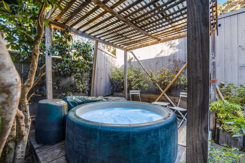 Eurella Estate - Esherick-designed home with private hot tub near Black Point, dogs welcome