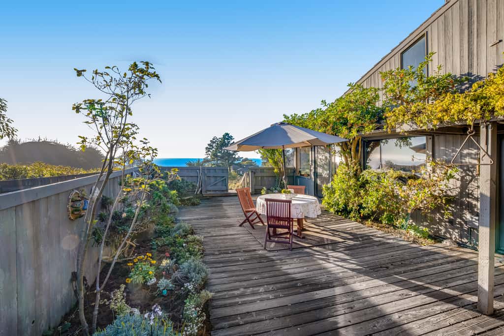 Eurella Estate - Esherick-designed home with private hot tub near Black Point, dogs welcome