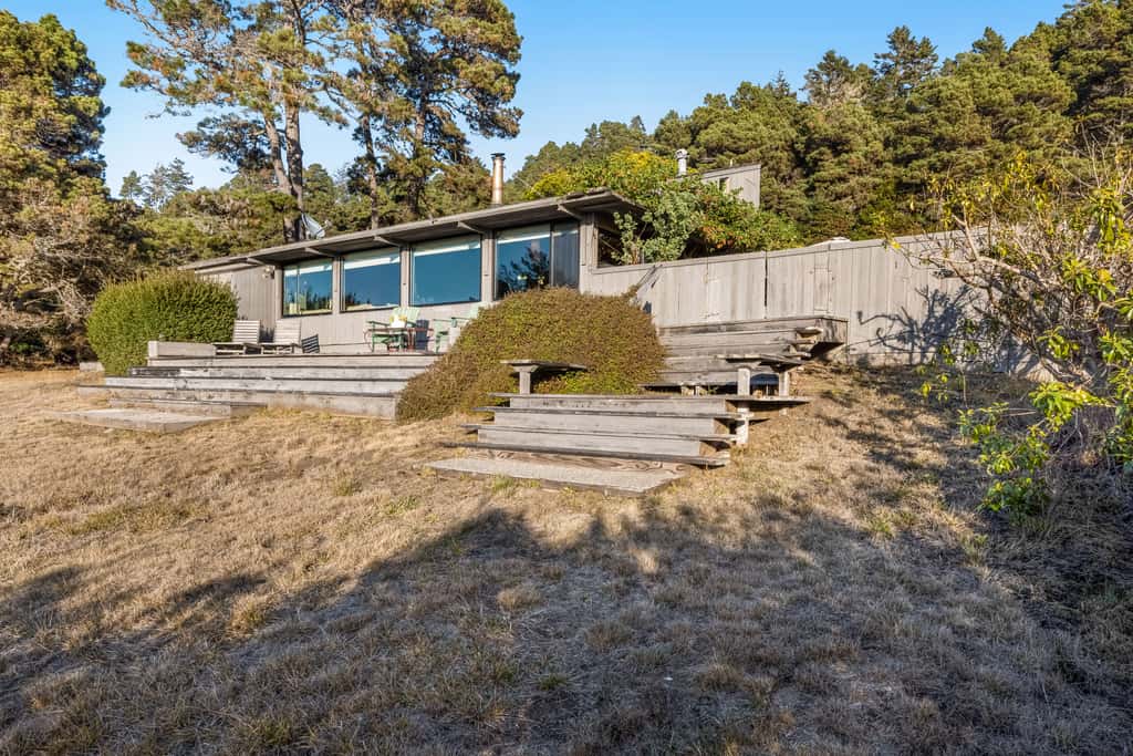 Eurella Estate - Esherick-designed home with private hot tub near Black Point, dogs welcome