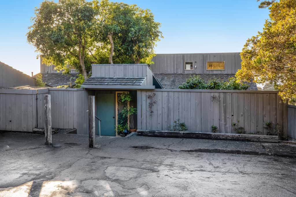 Eurella Estate - Esherick-designed home with private hot tub near Black Point, dogs welcome