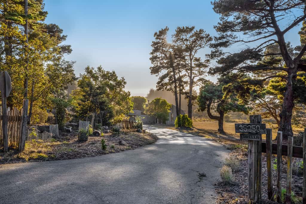 Eurella Estate - Esherick-designed home with private hot tub near Black Point, dogs welcome