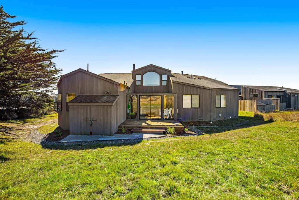 Modern Sea 2 Links - Modern, Ocean View Home on the Golf Course with Private Hot Tub & 2 Fireplaces
