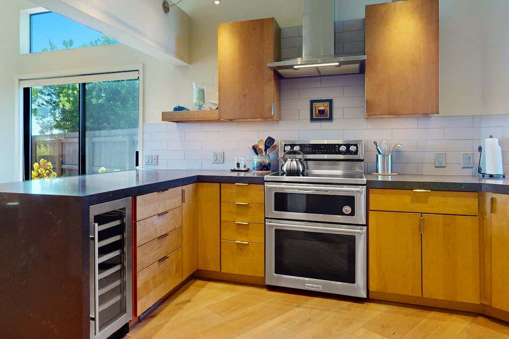 Modern Sea 2 Links - Modern, Ocean View Home on the Golf Course with Private Hot Tub & 2 Fireplaces
